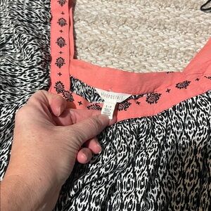 Aeropostale Black and White shirt with Coral Accents